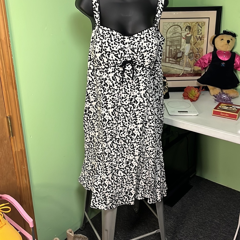 R & K Originals Woman’s Dress - Picture 5 of 5